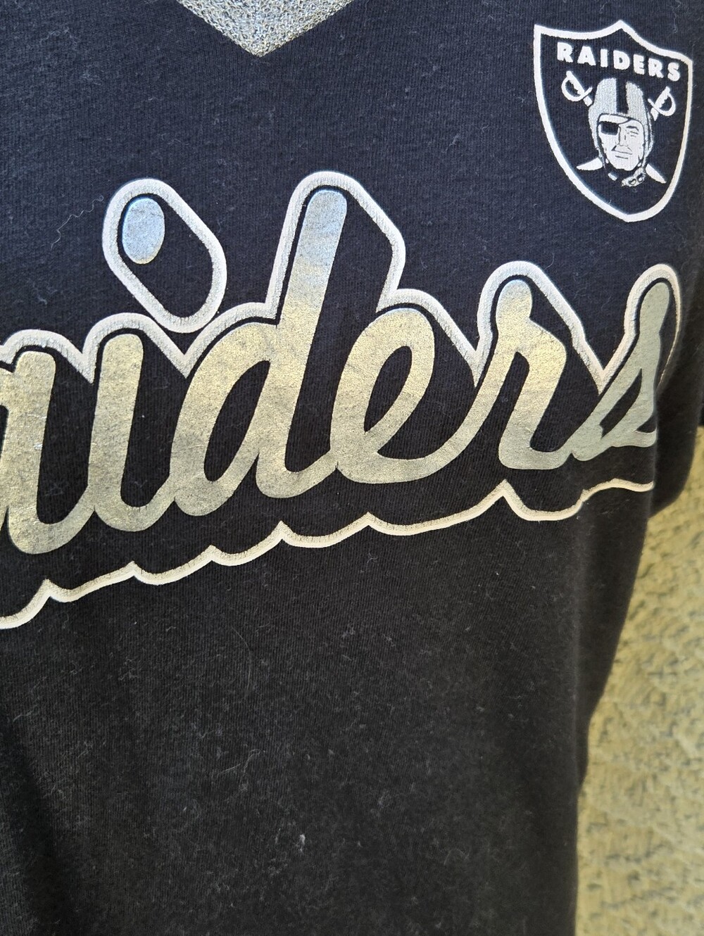 NFL Raiders Black and Silver V-Neck Tee - Picture 3 of 9